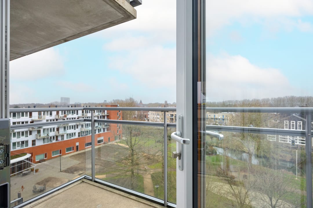 Photo 16 of Van Esveldstraat 185