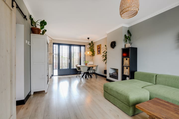 Photo 2 of De Ruyterstraat 33