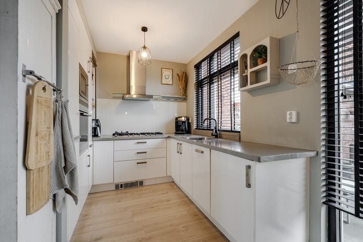 Photo 3 of De Ruyterstraat 33