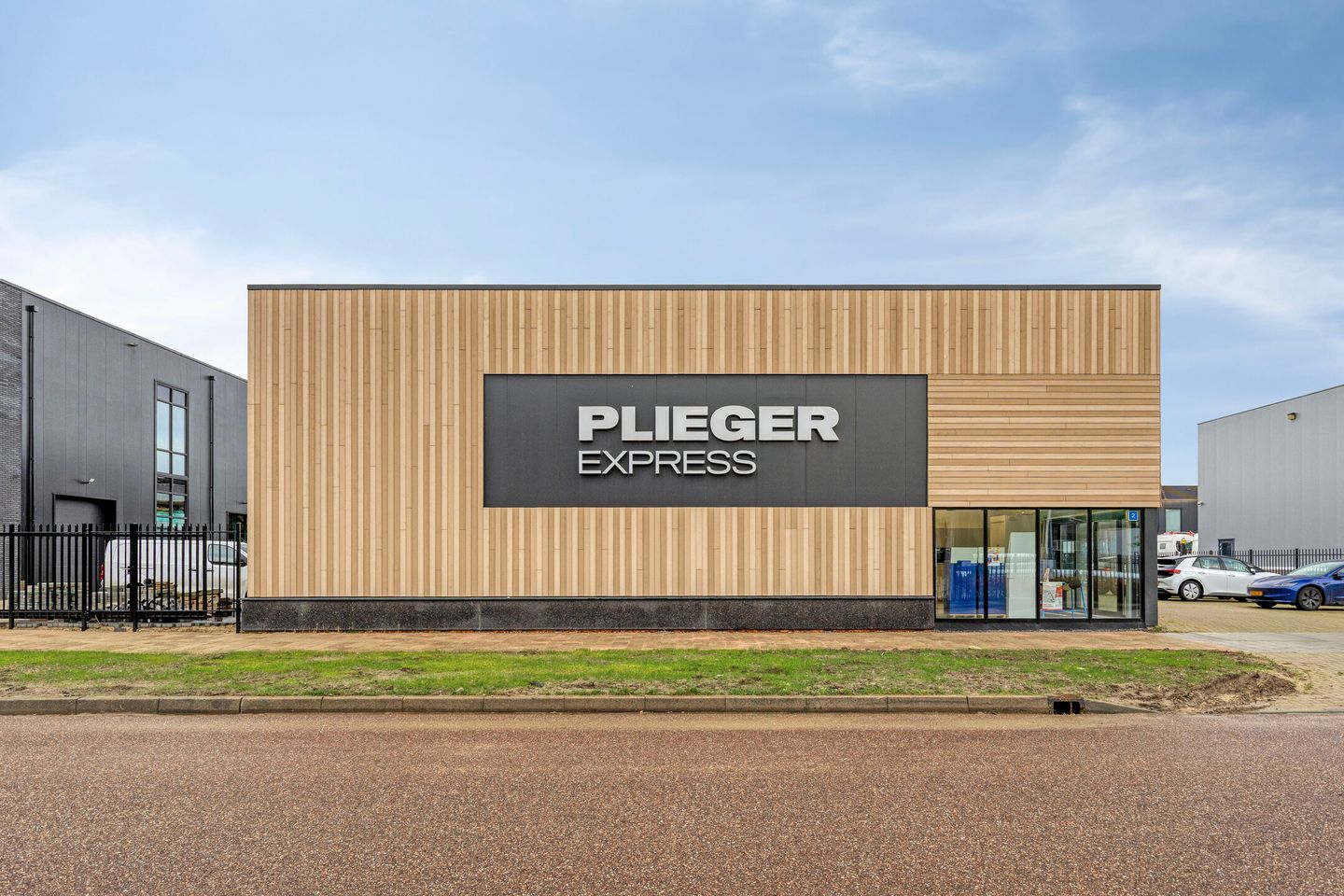 Bekijk foto 2 van Edisonstraat 2