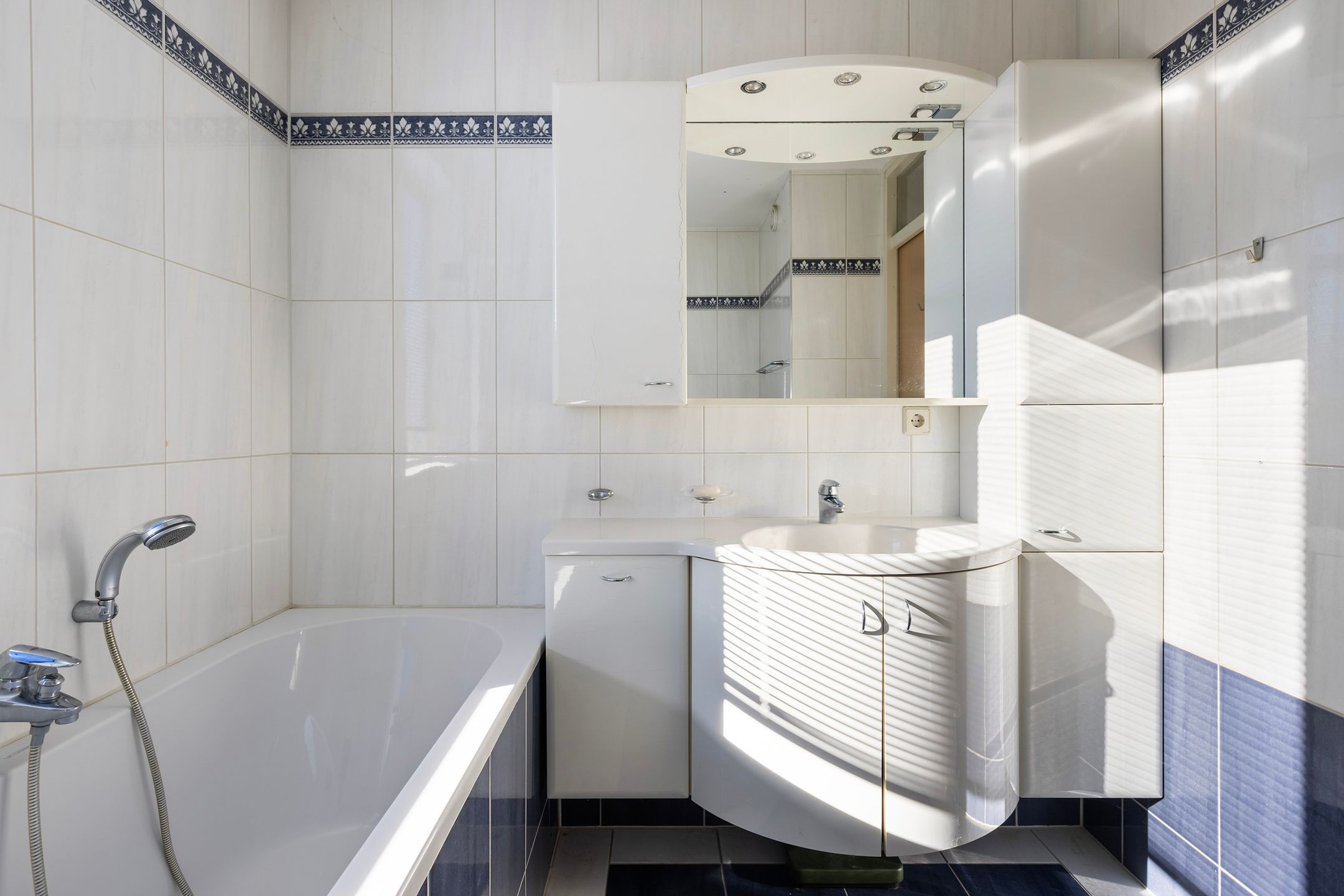 Photo 36 of Bezeel 43