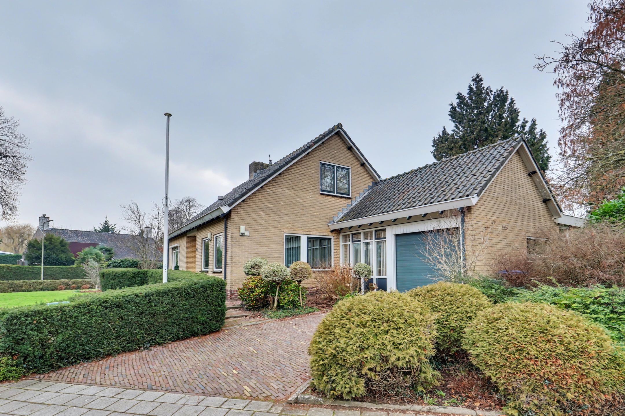 Foto 42 van Bloemenstraat 10