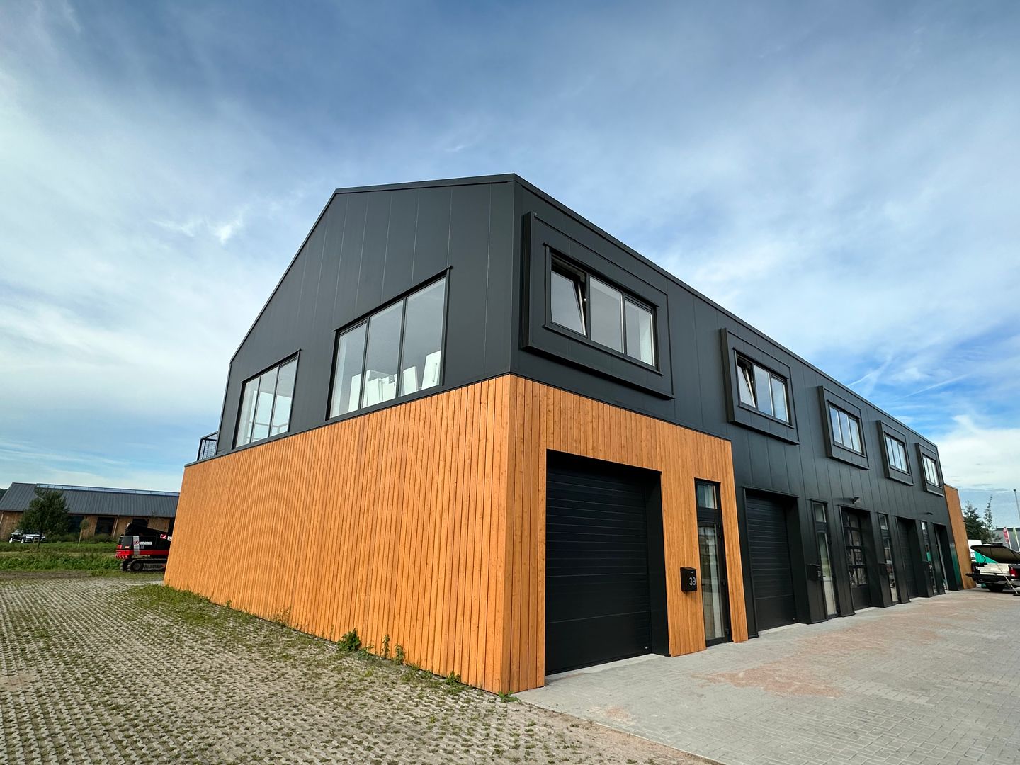 View photo 2 of Dijkleger 39