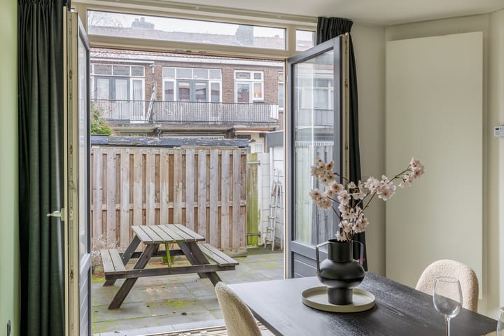 Foto 9 van Vossiusstraat 10