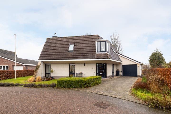 Photo 4 of Koningin Beatrixstraat 25