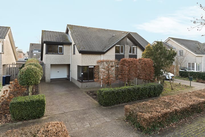 Foto 1 van Menuetstraat 13