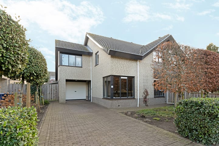 Foto 6 van Menuetstraat 13