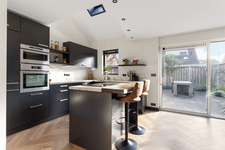 Foto 10 van Menuetstraat 13