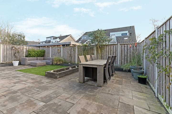 Foto 32 van Menuetstraat 13