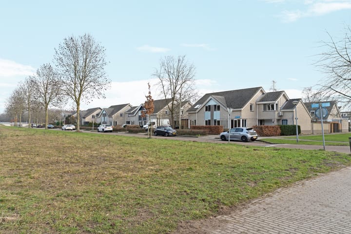 Foto 37 van Menuetstraat 13