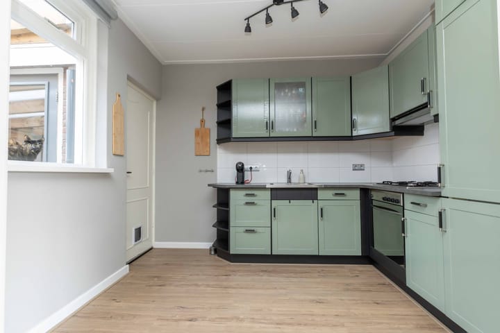 Photo 4 of Begoniastraat 61