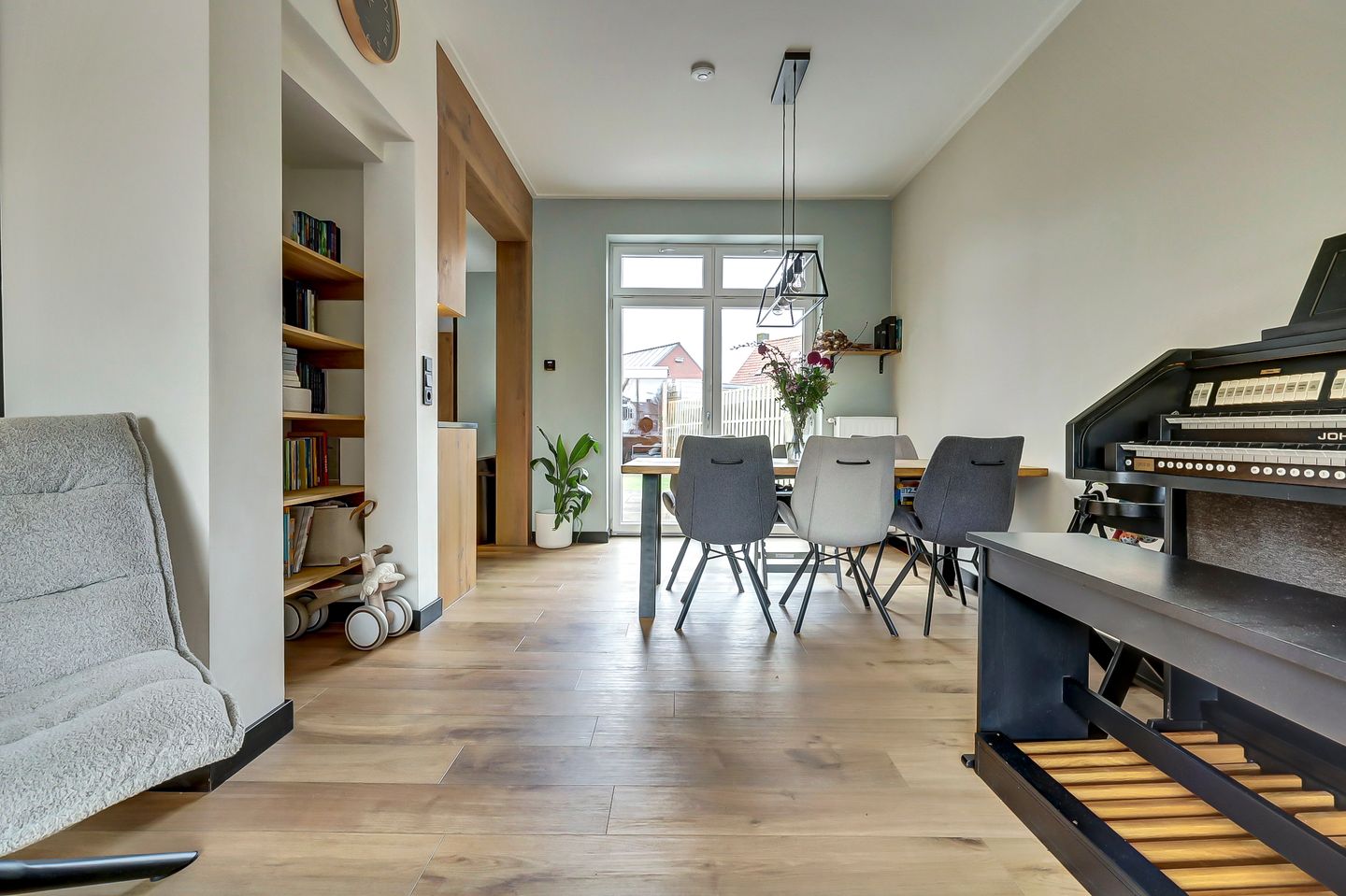 Foto 10 van Burg Elenbaasstraat 12