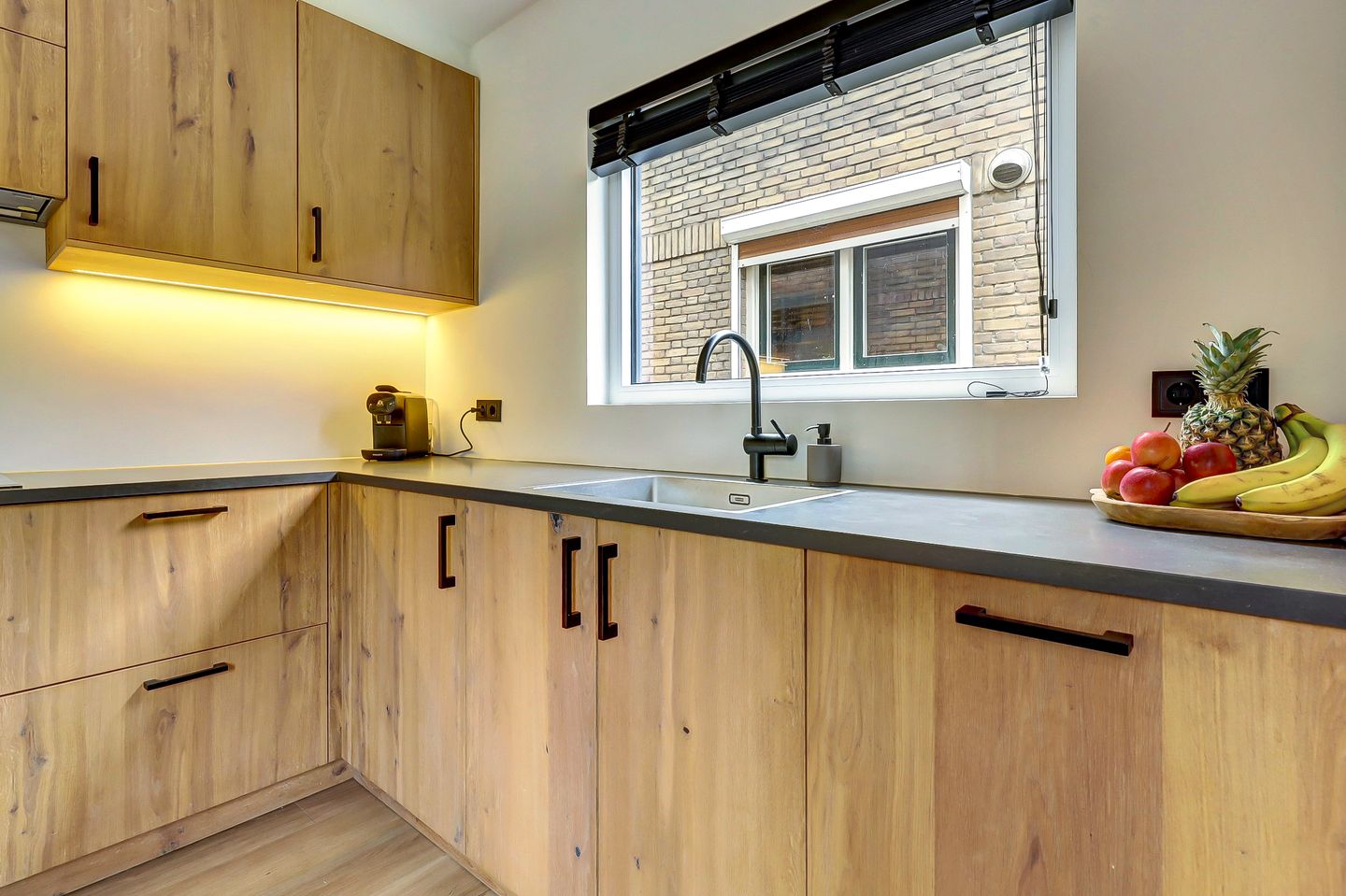 Foto 14 van Burg Elenbaasstraat 12