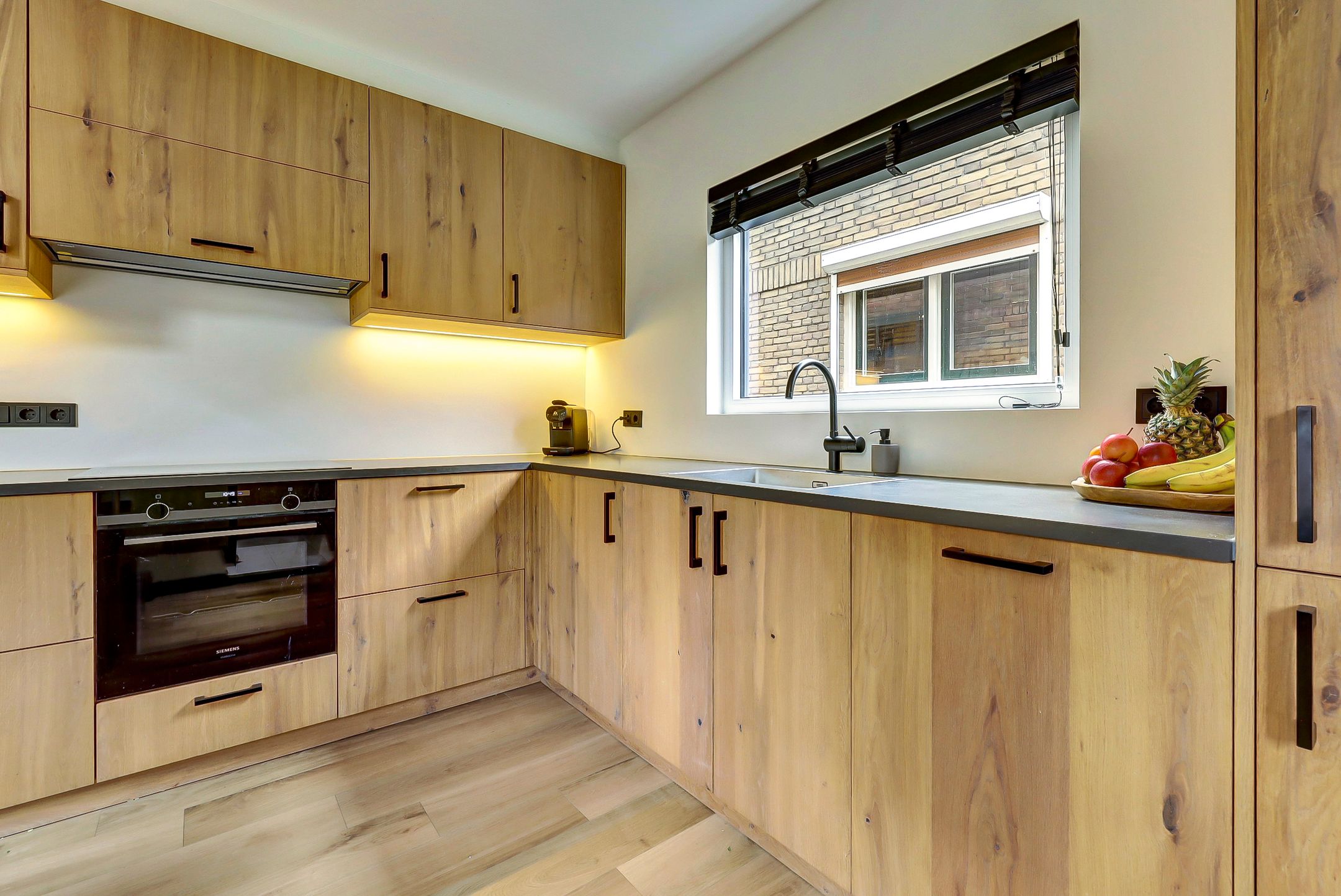 Foto 15 van Burg Elenbaasstraat 12