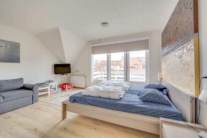 Photo 18 of Esdoornstraat 4