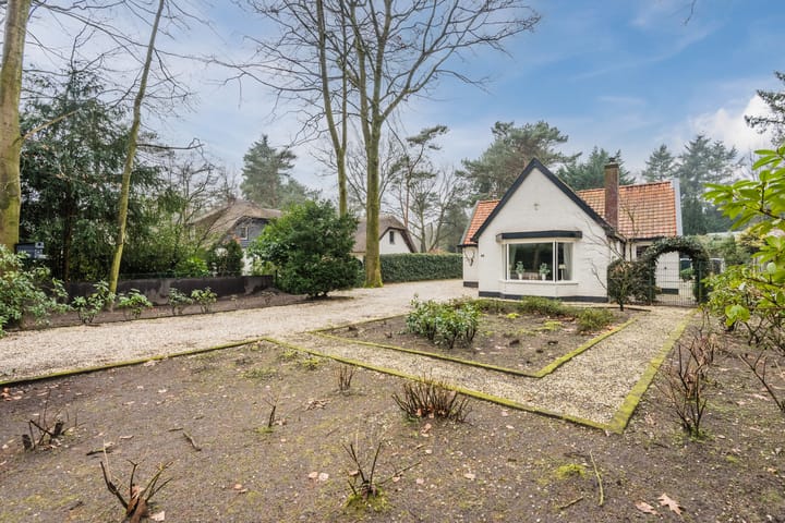 Photo 2 of Nassaulaan 13