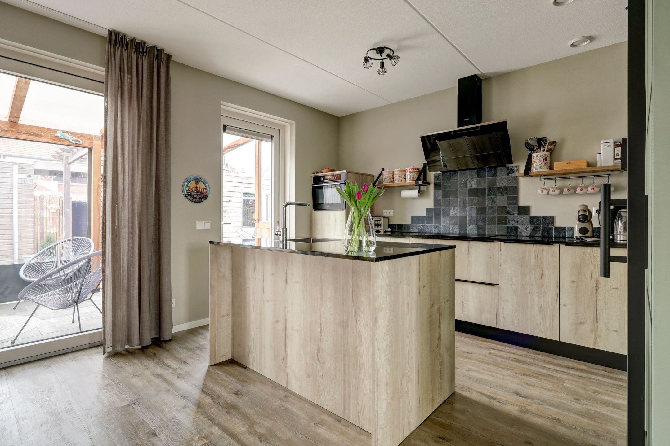 Foto 12 van Koningin Maximahof 44