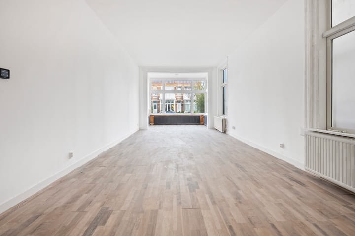 Photo 4 of Haarlemmerstraat 74