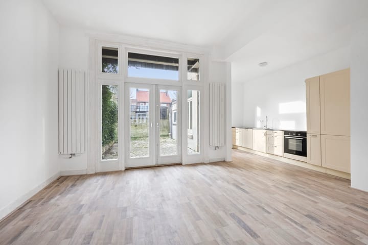 Photo 11 of Haarlemmerstraat 74