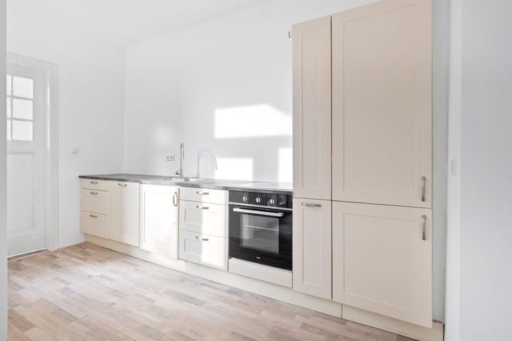 Photo 13 of Haarlemmerstraat 74