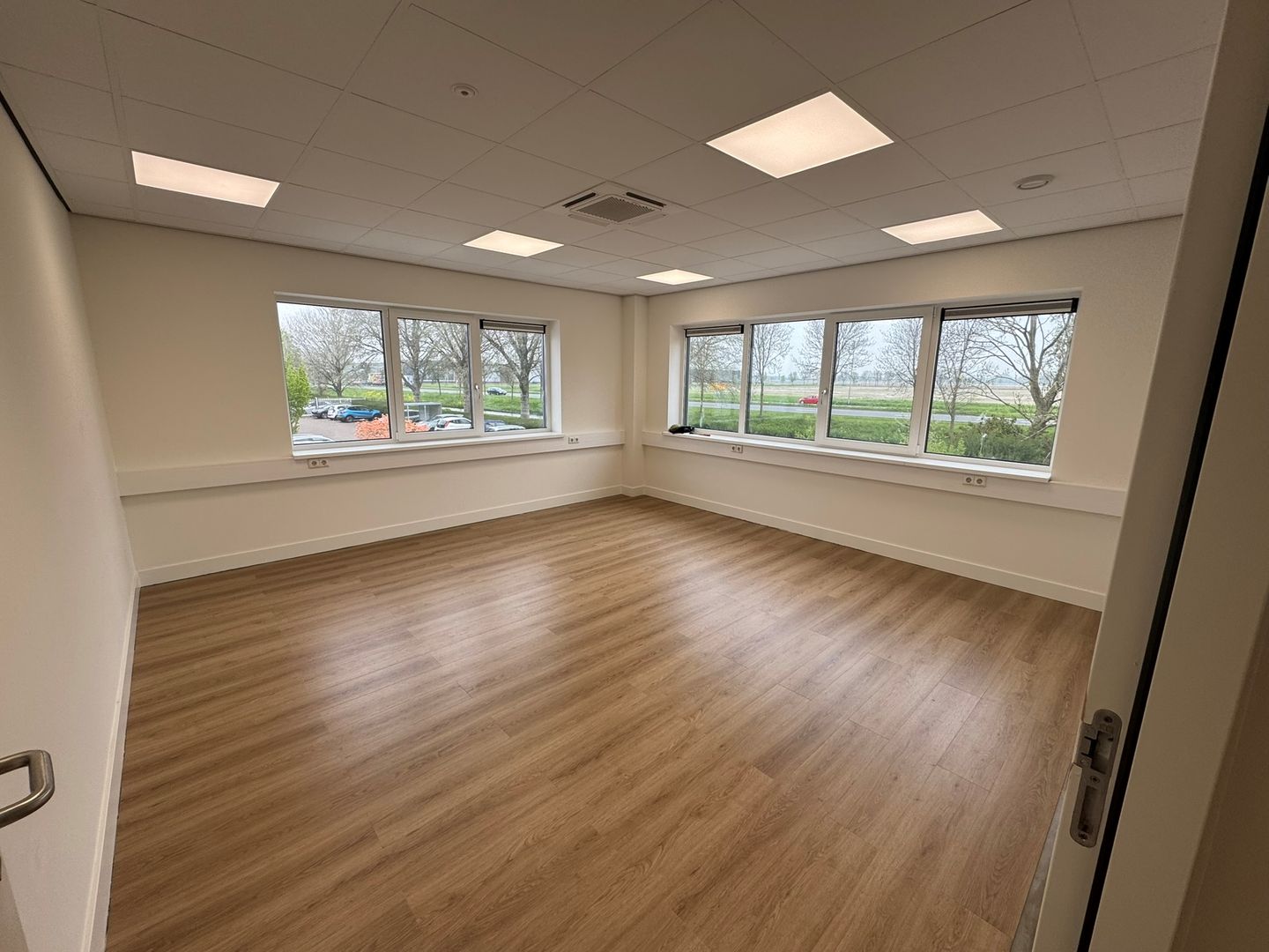 View photo 4 of Voltastraat 31