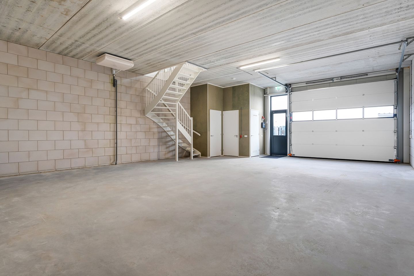 Bekijk foto 2 van Buitenes 8-a