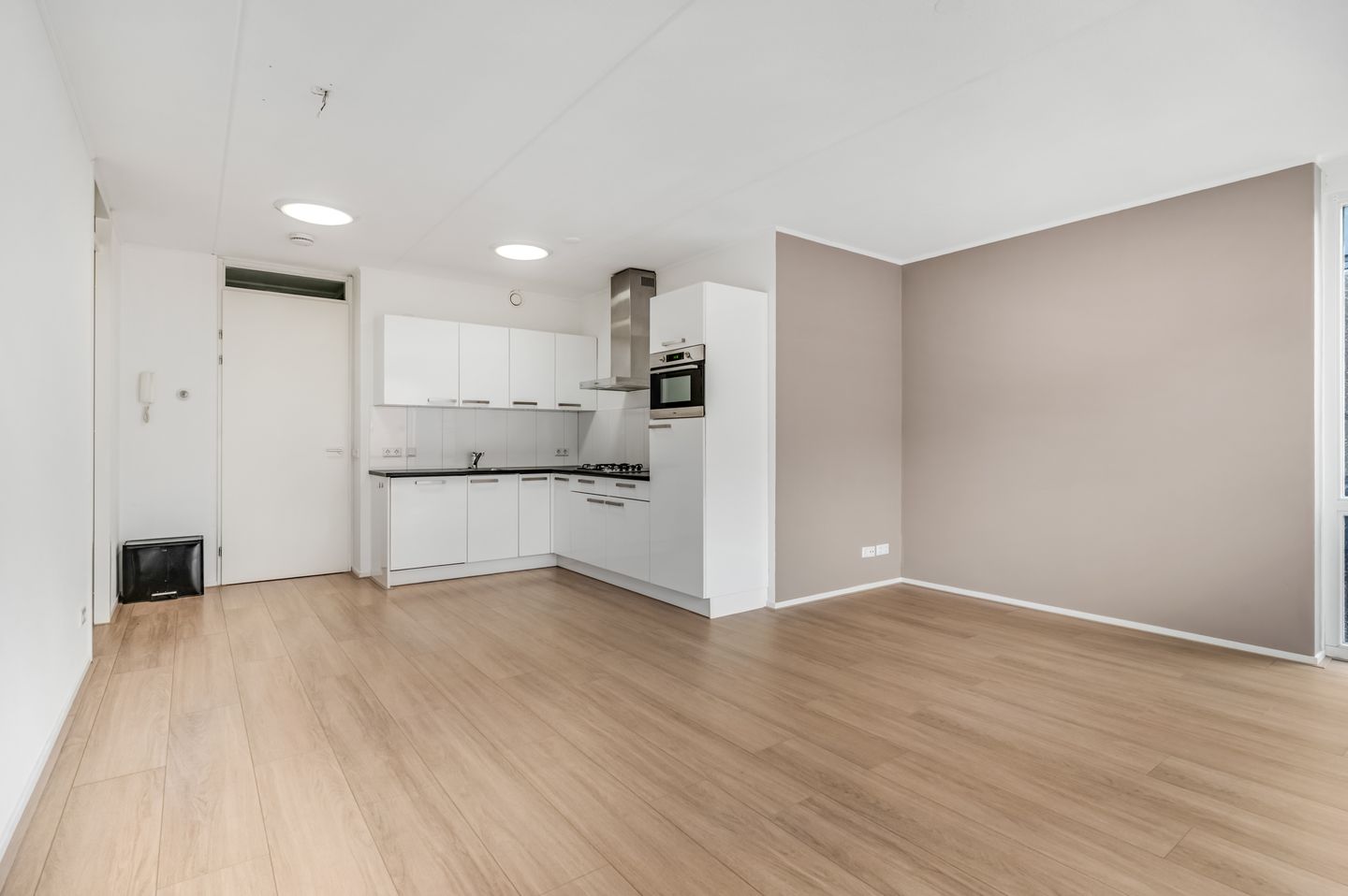 Foto 14 van Raadhuisplein 11-E