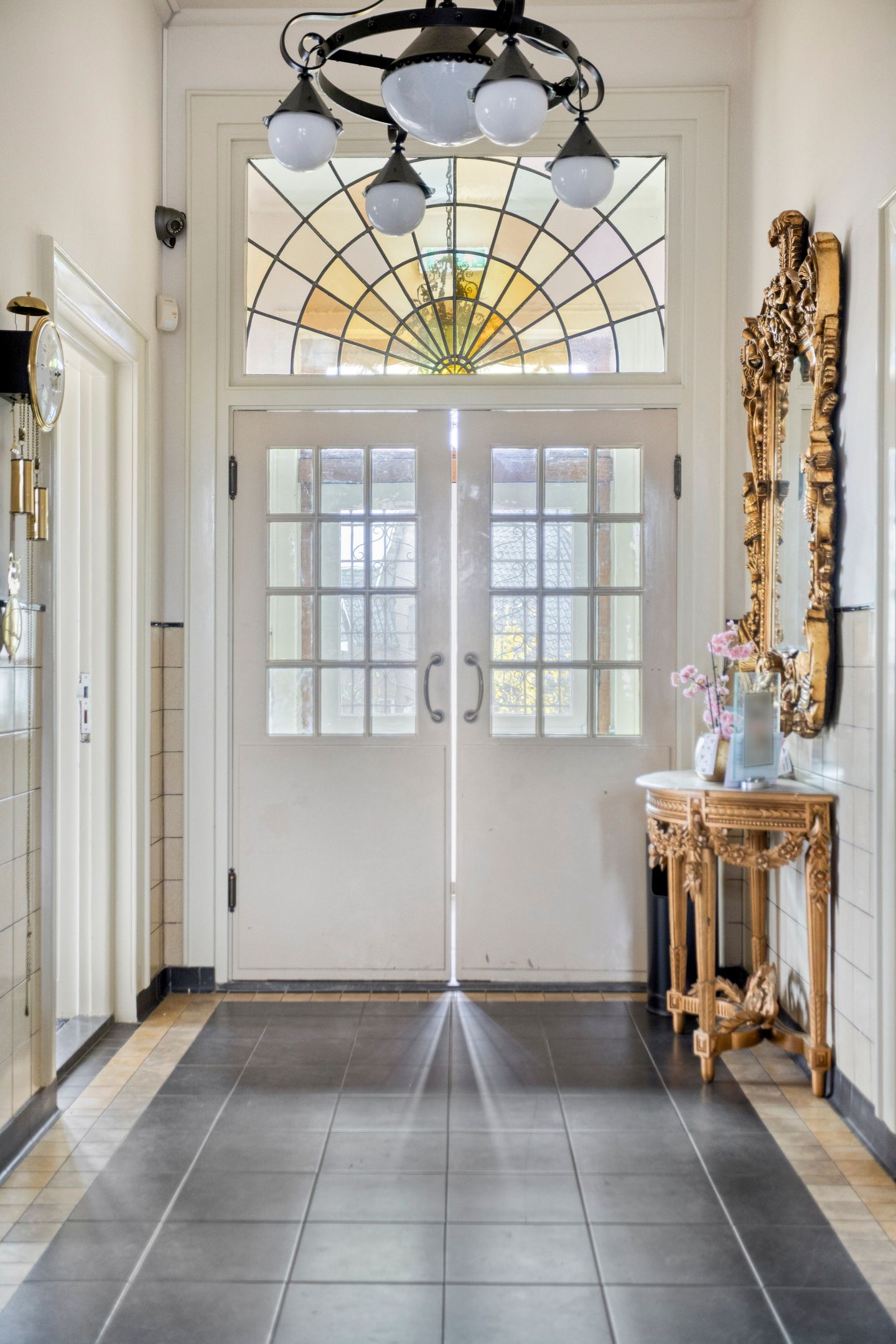 Bekijk foto 5 van Raadhuisplein 9