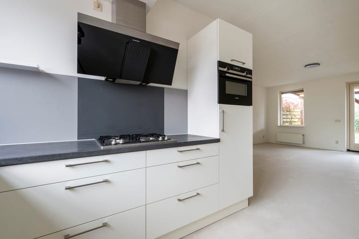 Foto 11 van Helmbloemwal 22