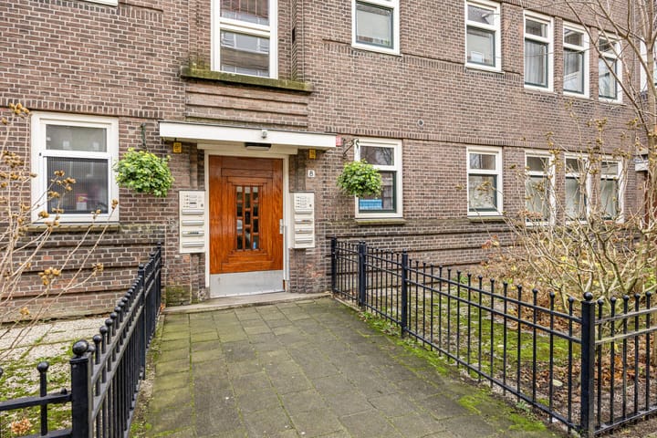 Photo 2 of Veelzigtstraat 8-02R