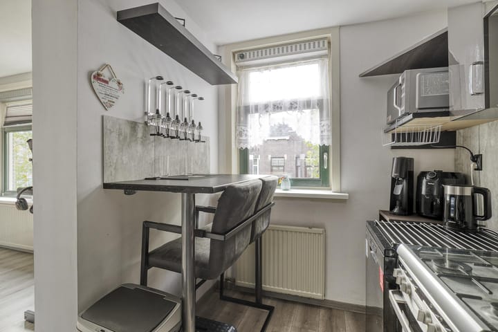 Foto 11 van Veelzigtstraat 6-02R