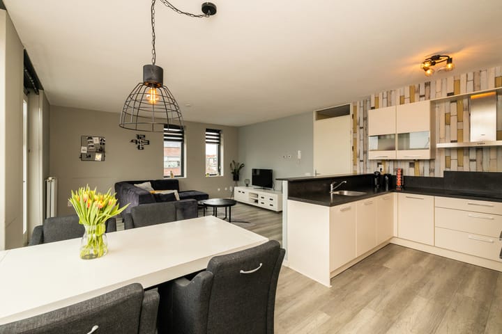 Foto 2 van Van Poeljestraat 23