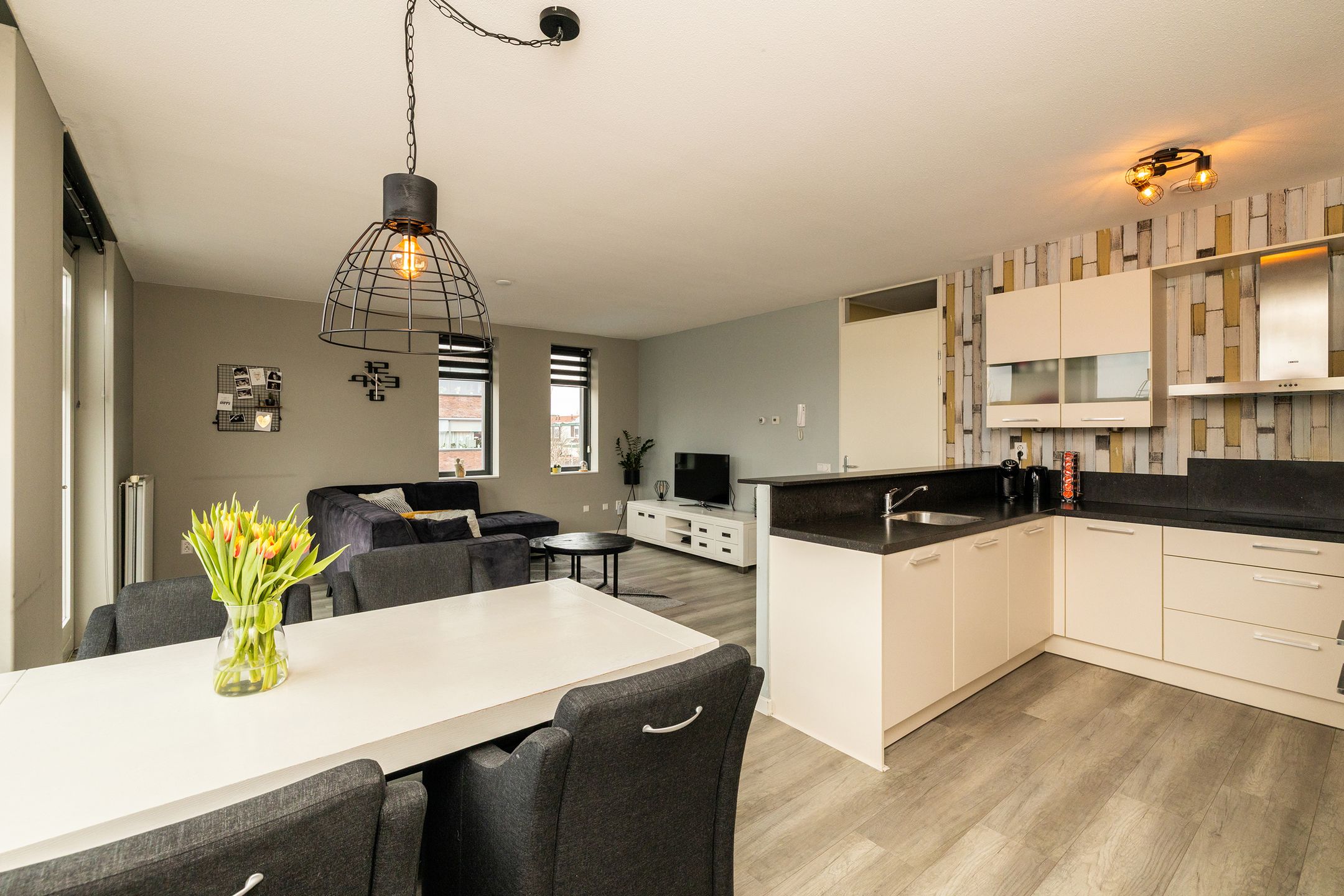 Foto 9 van Van Poeljestraat 23