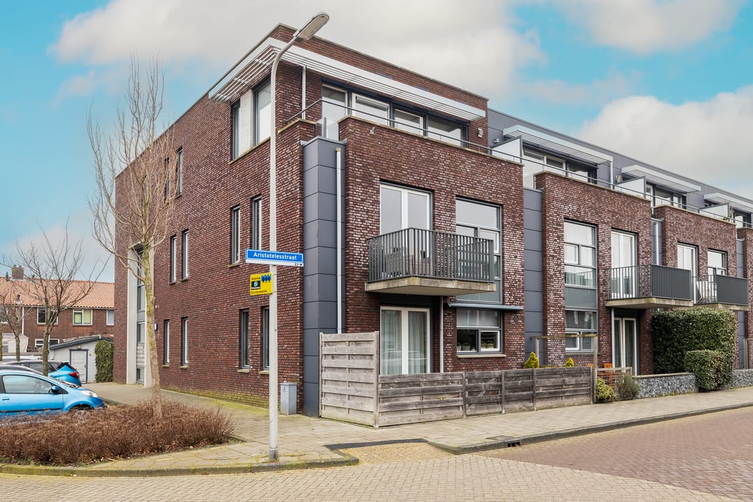 Foto 28 van Van Poeljestraat 23