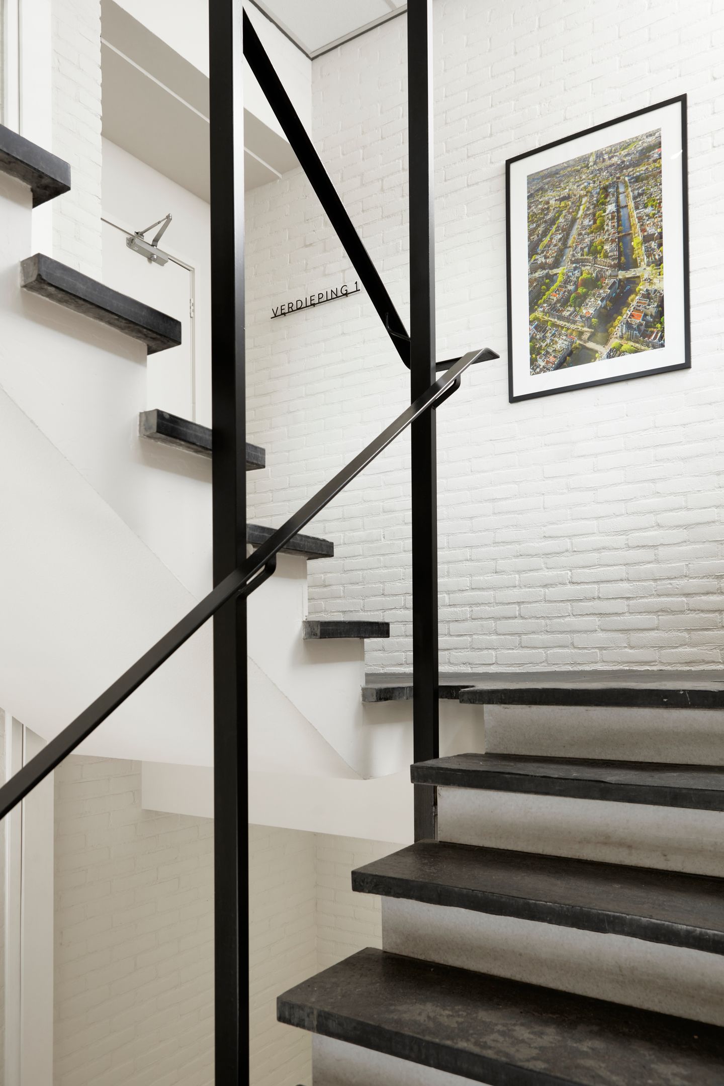 View photo 3 of Ellermanstraat 18-B