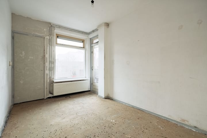 Photo 14 of Van 't Hoffstraat 15-I