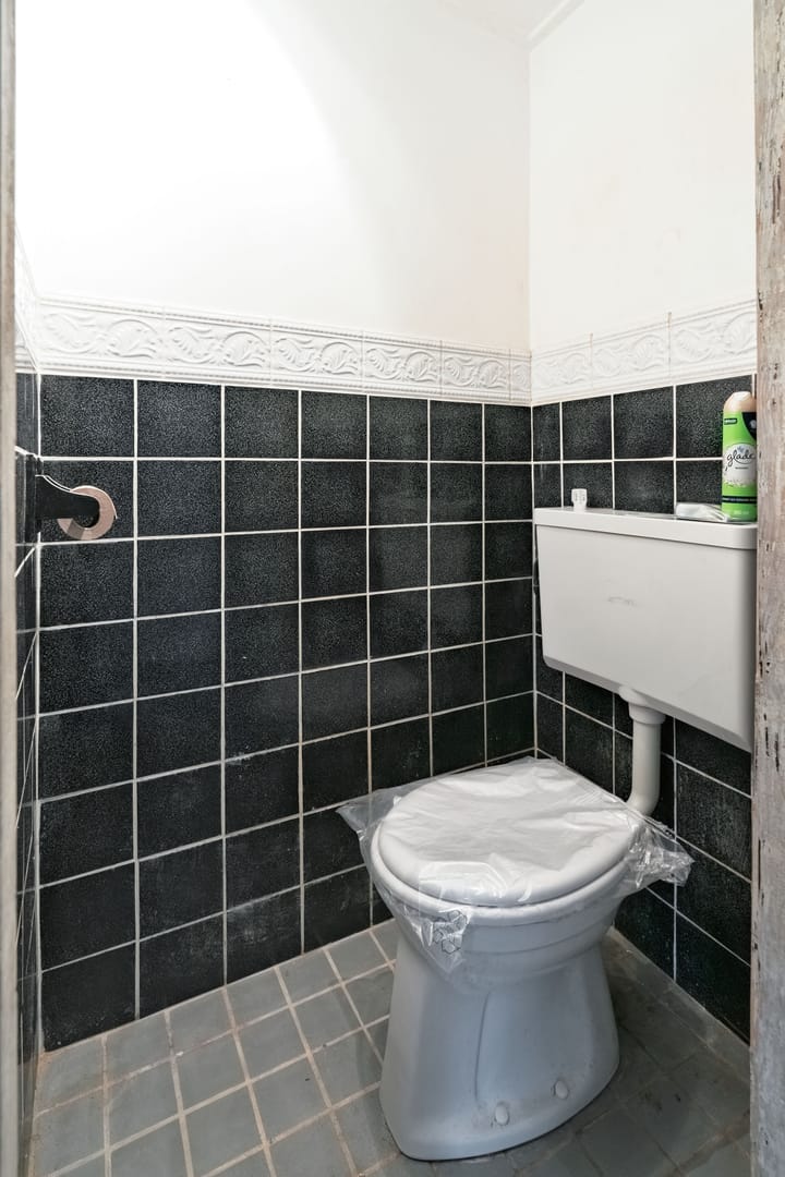 Photo 22 of Van 't Hoffstraat 15-I