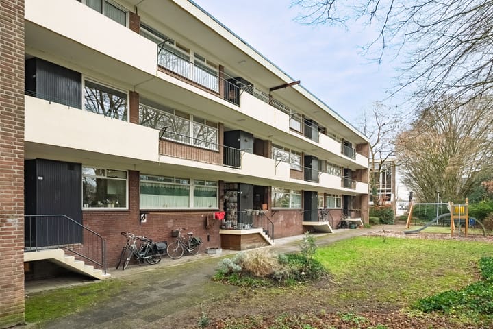 Photo 26 of Van 't Hoffstraat 15-I