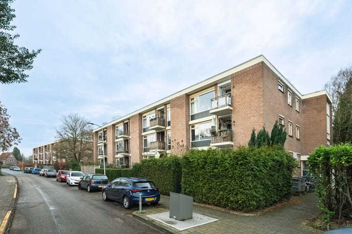 Photo 27 of Van 't Hoffstraat 15-I