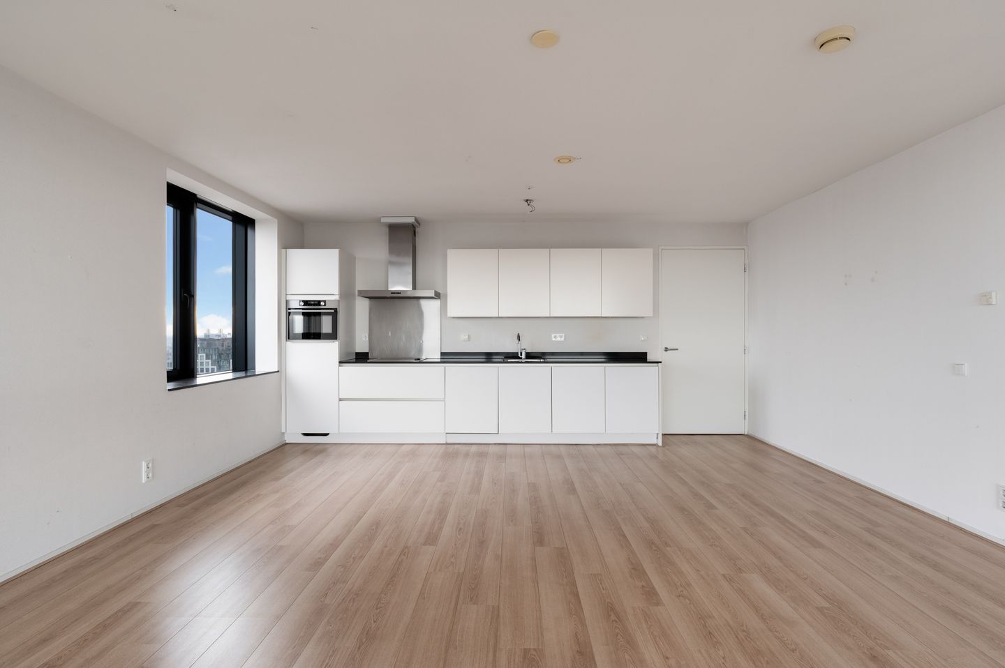 Photo 4 of Anna van Buerenplein 233