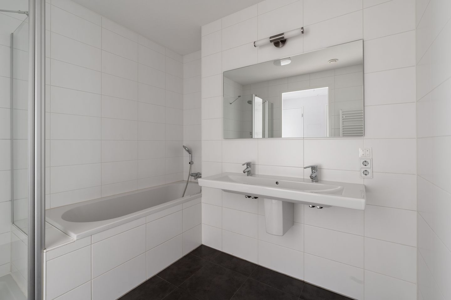 Photo 10 of Anna van Buerenplein 233