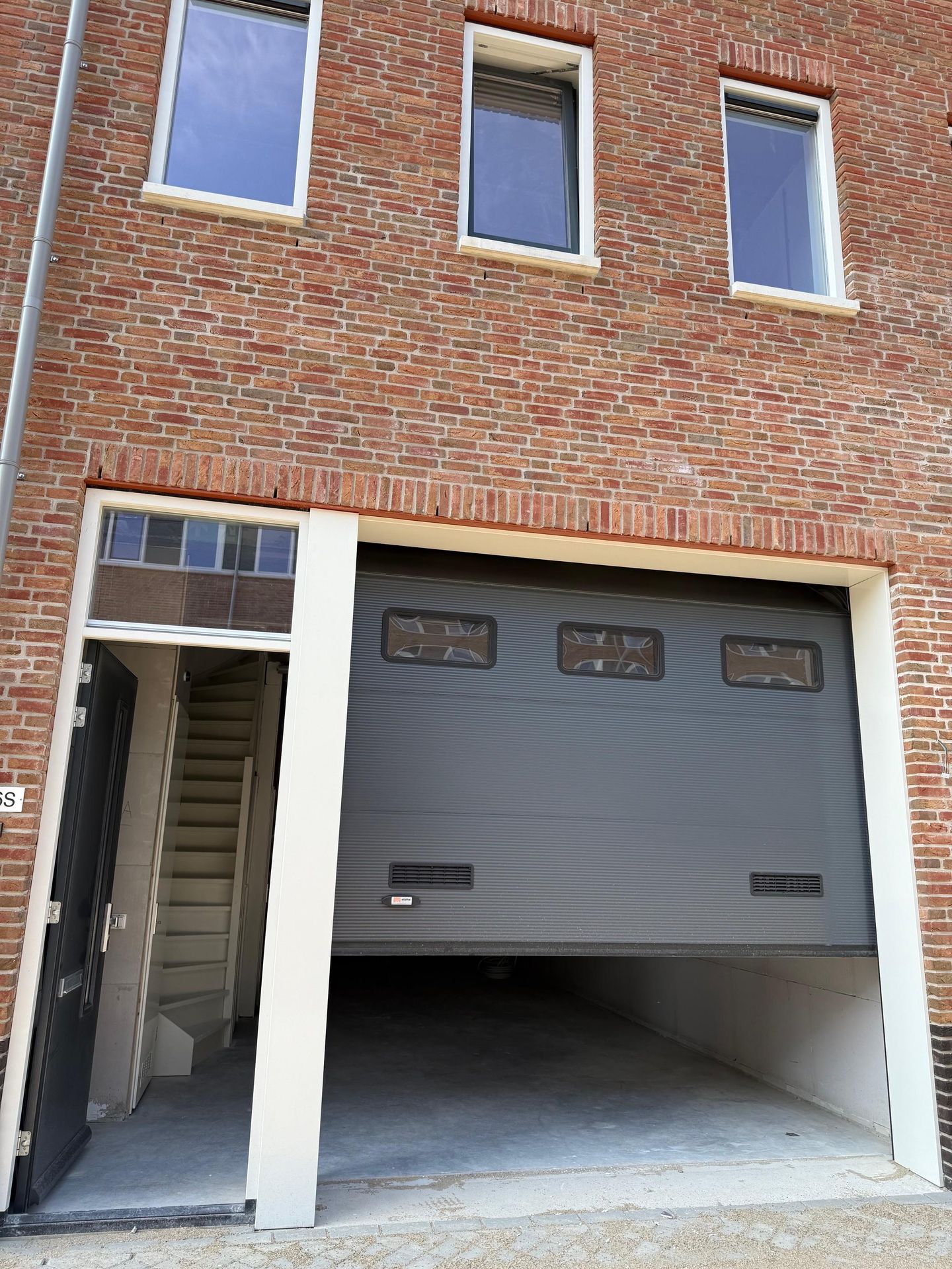 Bekijk foto 2 van Nijverheidslaan 6-S