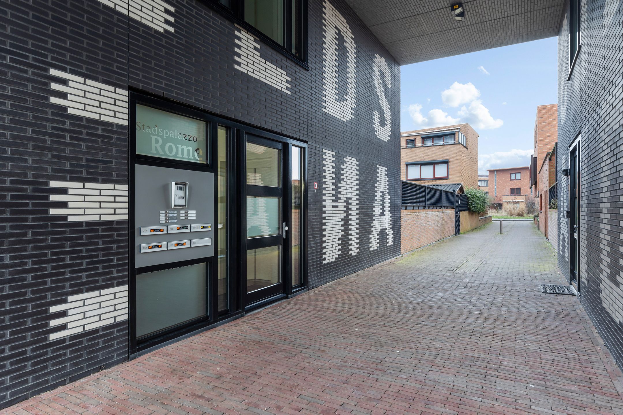 Photo 39 of Baron Sloetkade 257