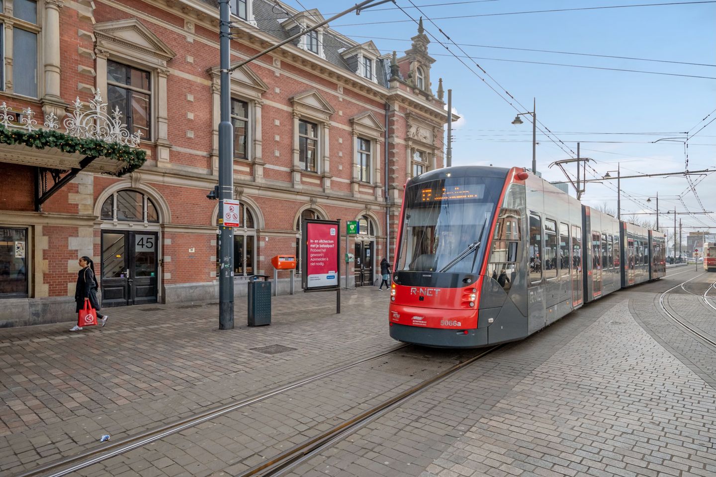 Bekijk foto 3 van Stationsplein 45