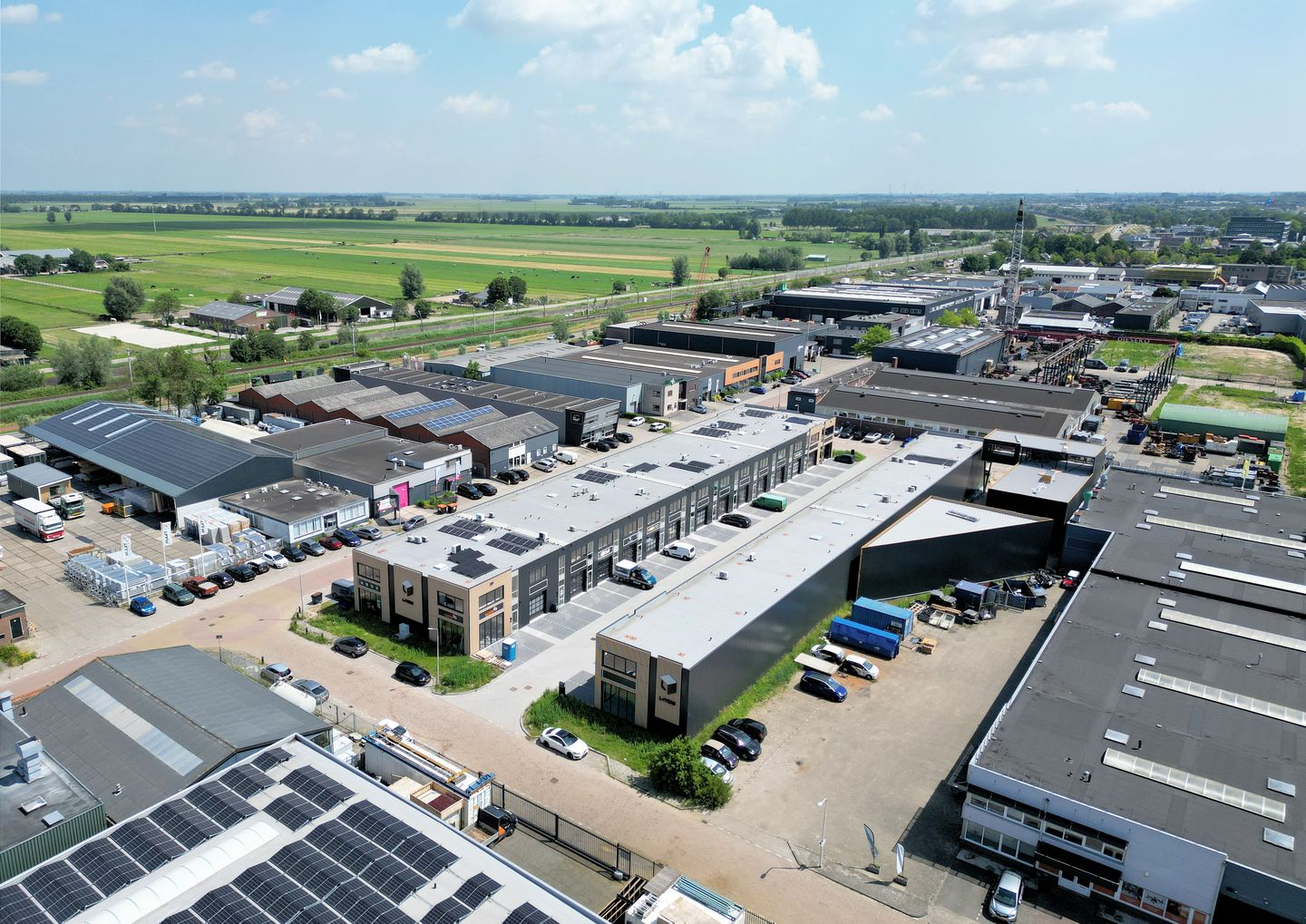 Bekijk foto 2 van Lelystraat 60-a