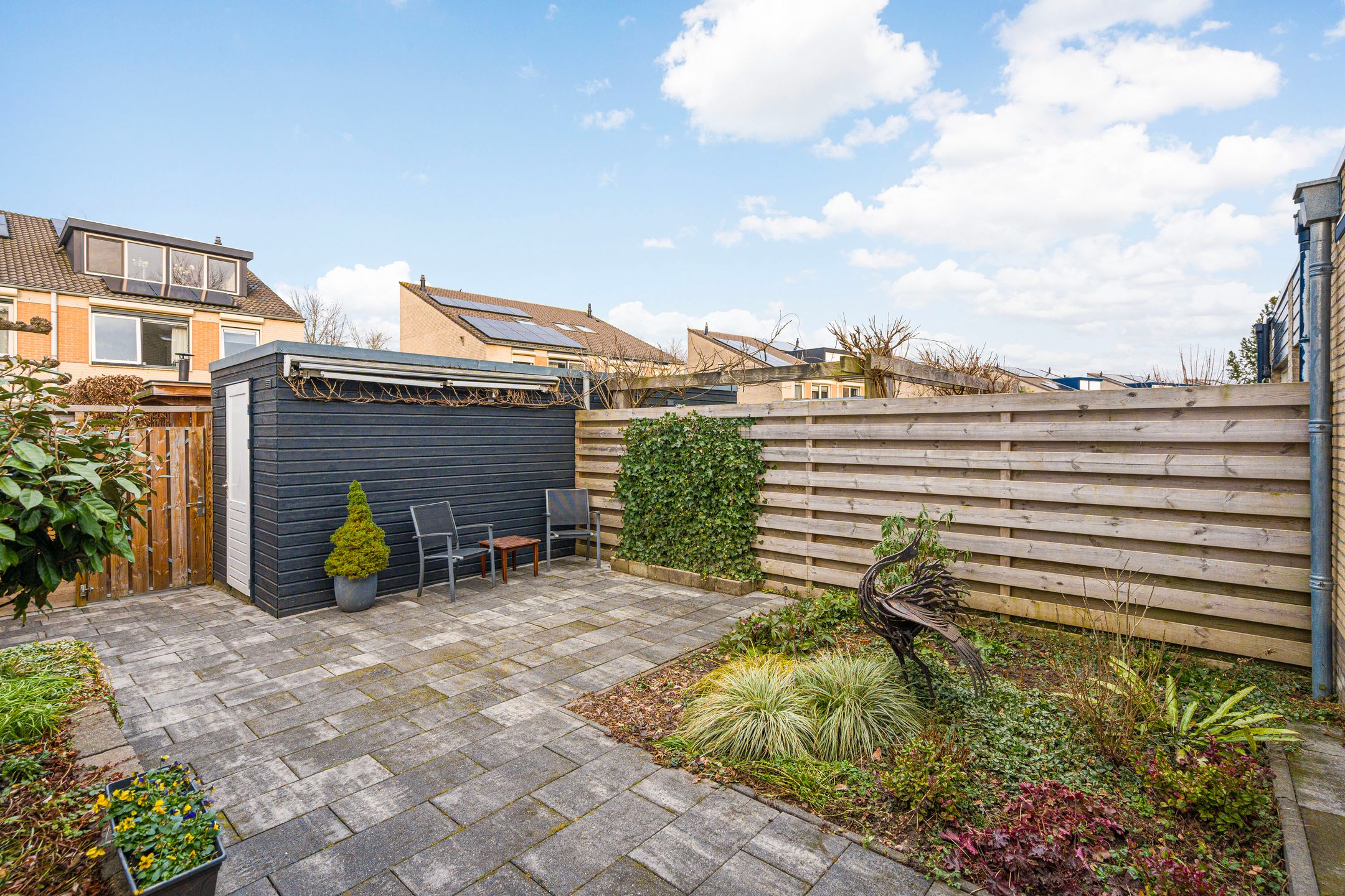 Photo 15 of Ien Dalessingel 193