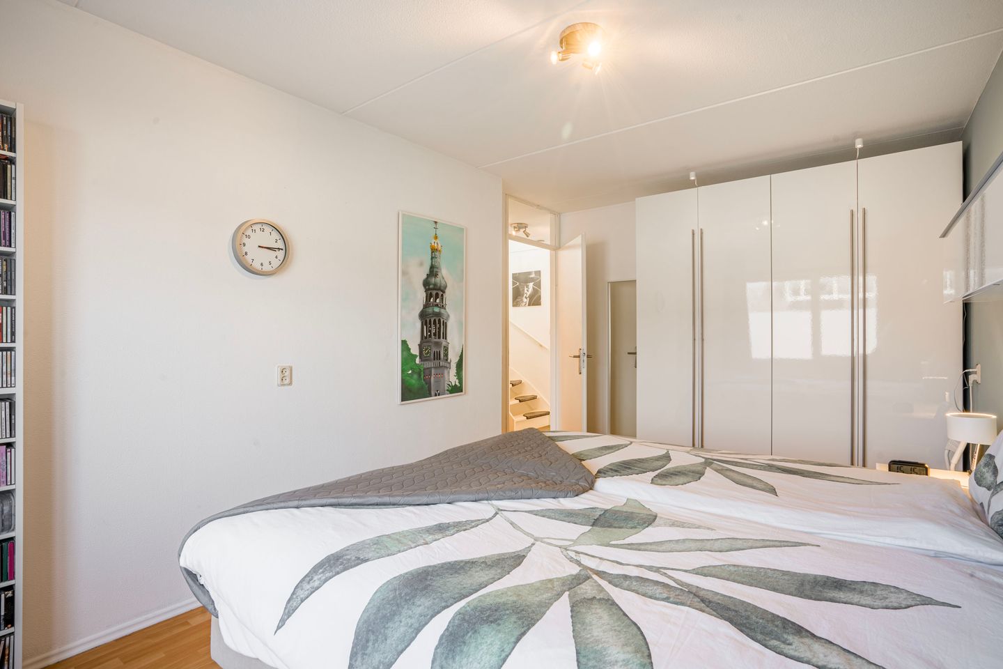 Photo 20 of Ien Dalessingel 193