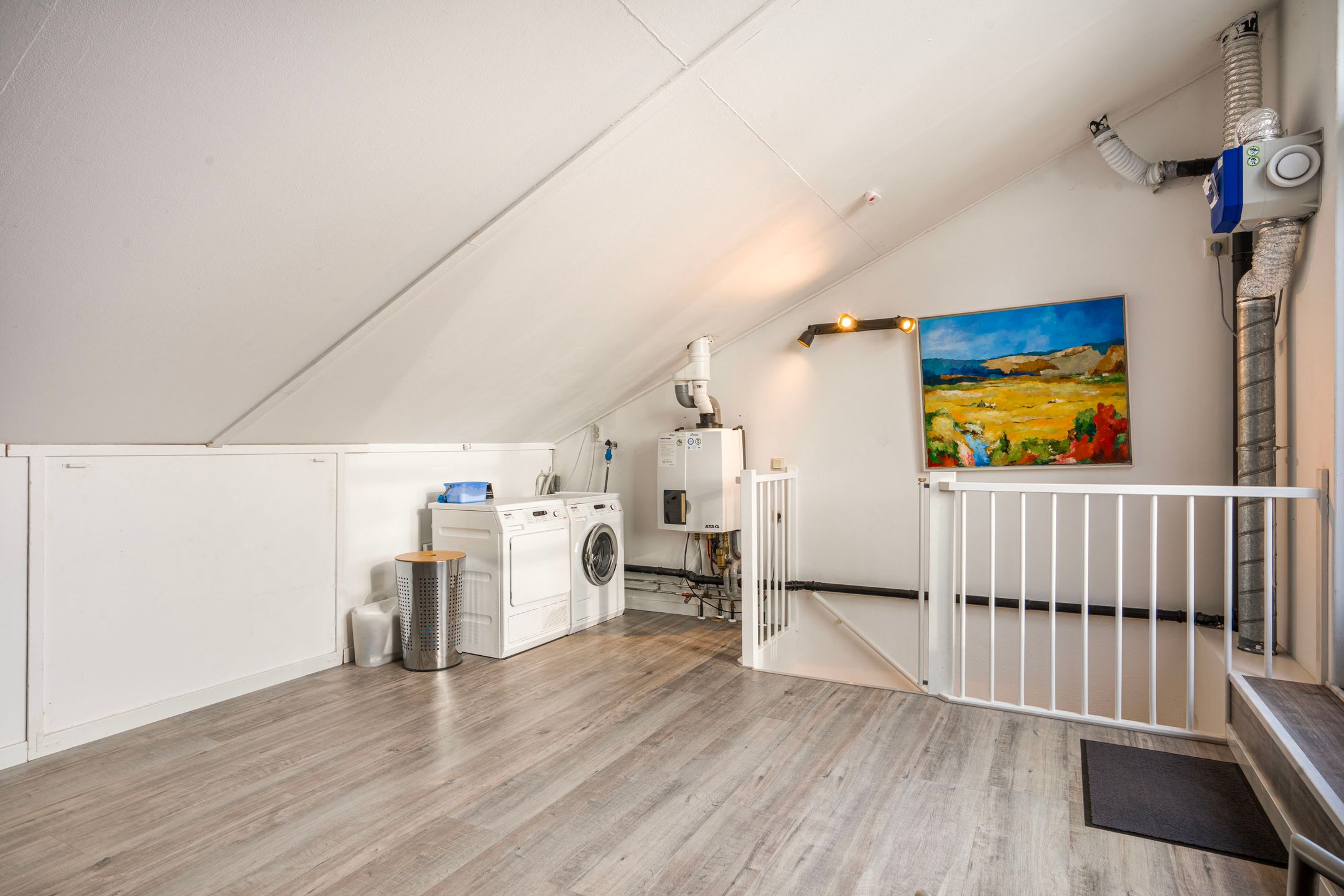 Photo 24 of Ien Dalessingel 193