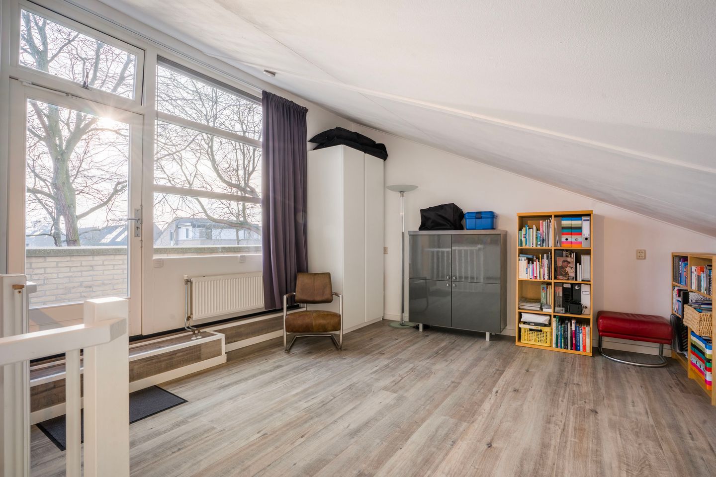 Photo 25 of Ien Dalessingel 193