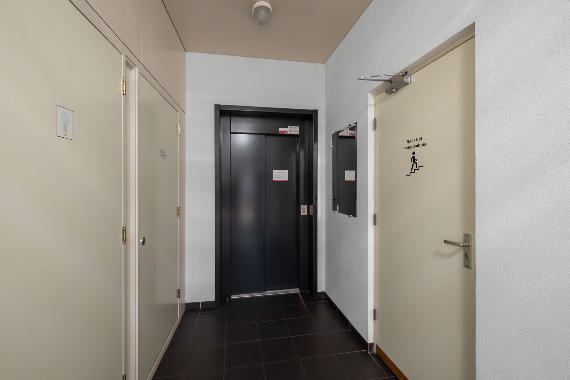 Photo 39 of Stationsweg 87-B